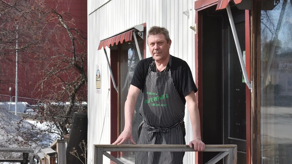 Sture Andersson bemannade Burträsk Saluhall när Norran var på besök – men i morgon är det någon annan som står i kassan.