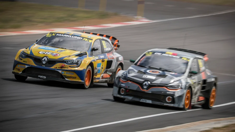 Anton Marklund hade inte marginalerna med sig i Sydafrika. Han åkte ut i semifinalen och slutade sjua totalt i VM i rallycross. Svenske Timmy Hansen vann en riktigt rafflande final.