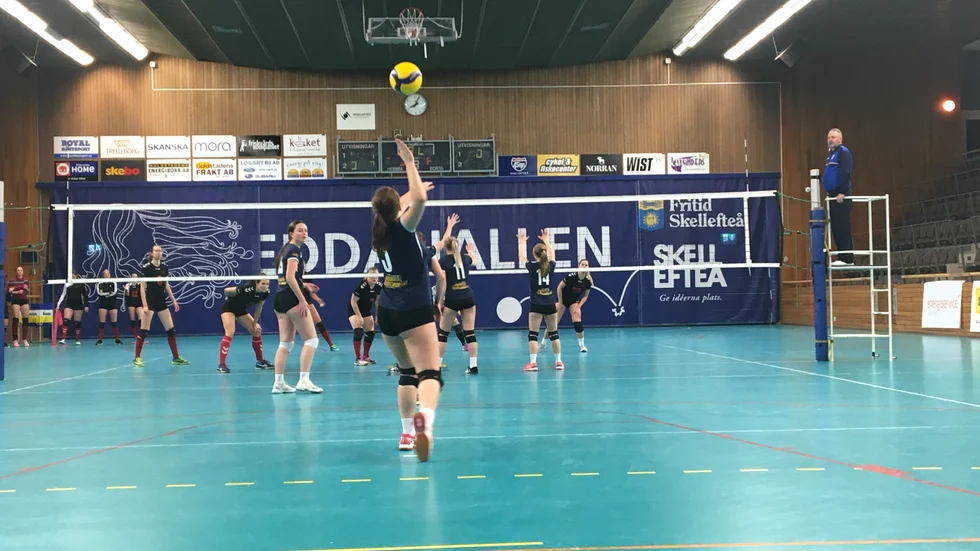 KFUM Skellefteå Volley bjöd Stockholms Vingar på en riktig match.