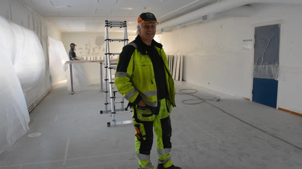 Torgny Stenberg inspekterar rummet där bowlingbanorna ska anläggas. Idén är gammal, men fick nytt liv när rätt lokal dök upp.