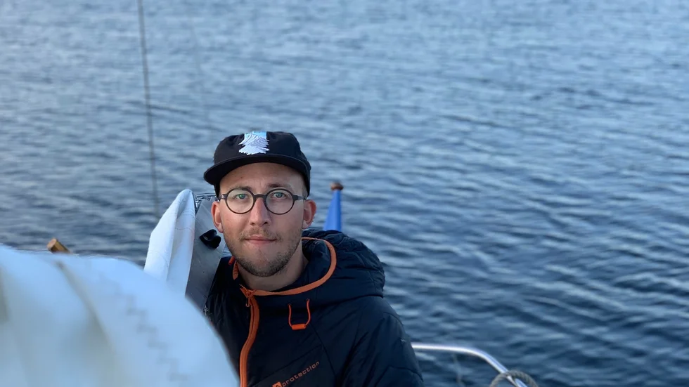Det är lätt att tro att bröderna badar hela tiden, men det stämmer inte riktigt. ”Min bror är ett blötdjur, jag är väl egentligen raka motsatsen och badar helst inte under 25 grader. Men vad gör man inte för att kvala in”, säger Edward Holm. Foto: Privat. 