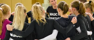 Maria har många järn i elden