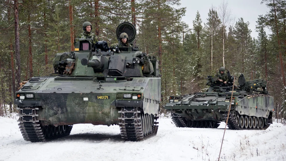En kapten roade sig med sin hobby geocaching vid en övning. Försvarsmakten straffar nu mannen. Bilden är tagen vid övningen men personerna på bilden har ej med den aktuella händelsen att göra.