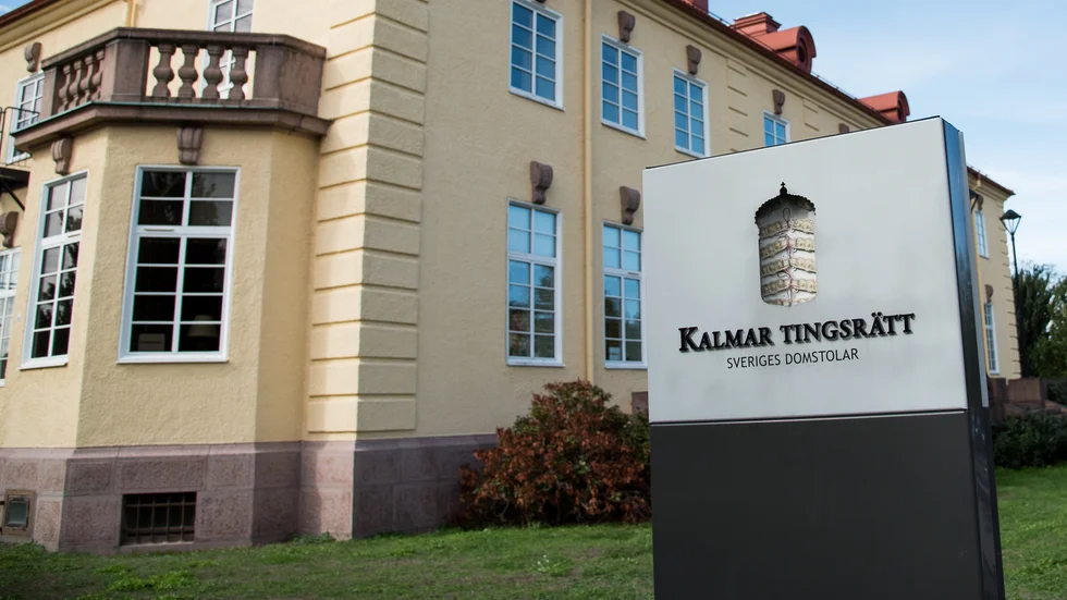 Mannen döms till fängelse för misshandel, olovlig körning och rattfylleri.