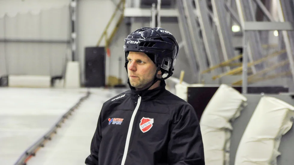Erik Vikholm, tränare i Unik bandy.