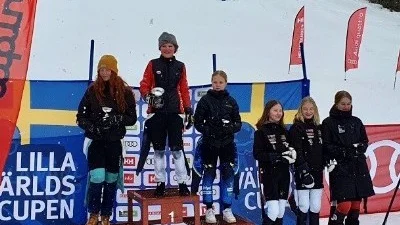 Ronja Vitblom, Piteå Alpina klev högst upp på pallen efter segrar i såväl lördagens slalom som söndagens storslalom.