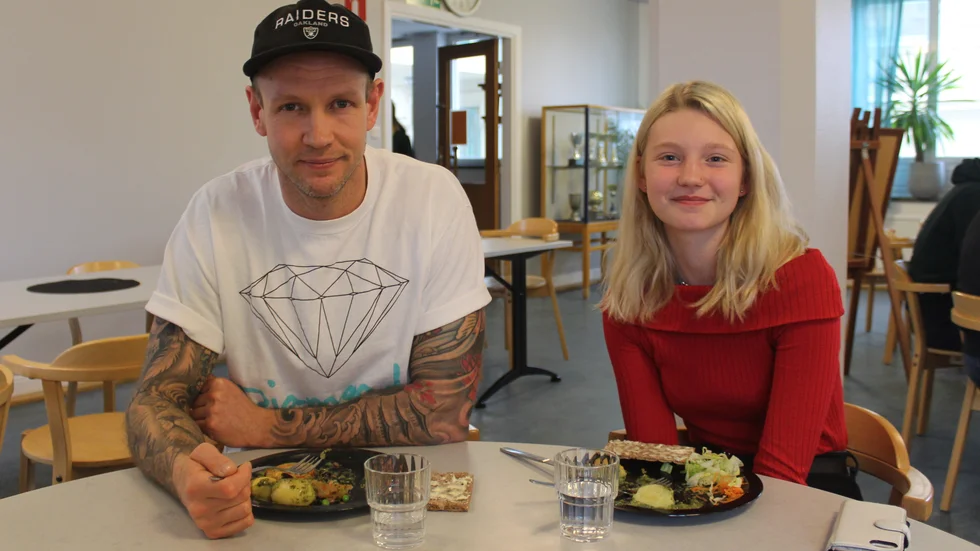 Steve Johansson och Julia Ericsson blev båda vegetarianer för djurens skull.