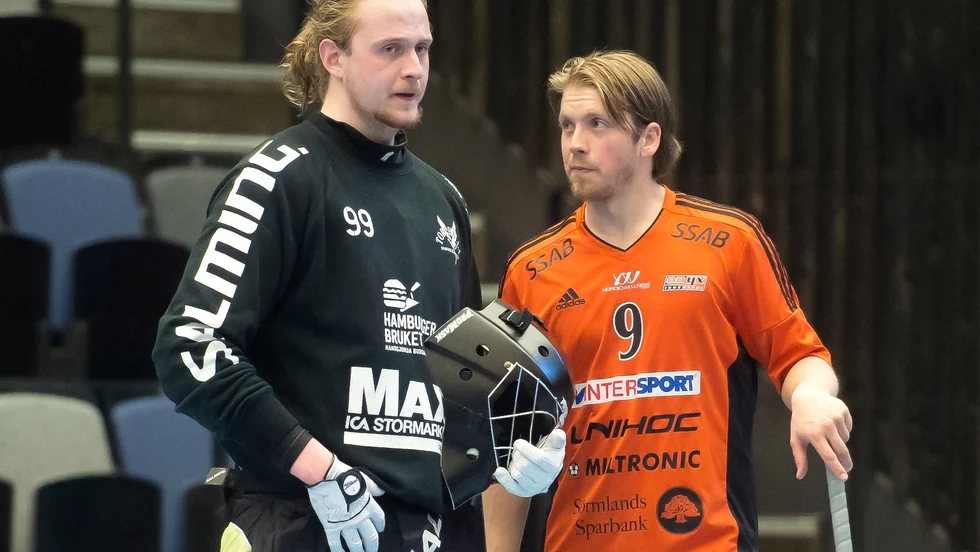 Oskar-Viking Tjärnberg, här med Filip Karlsson, vaktade Onyx-kassen säsongen 2018/19.