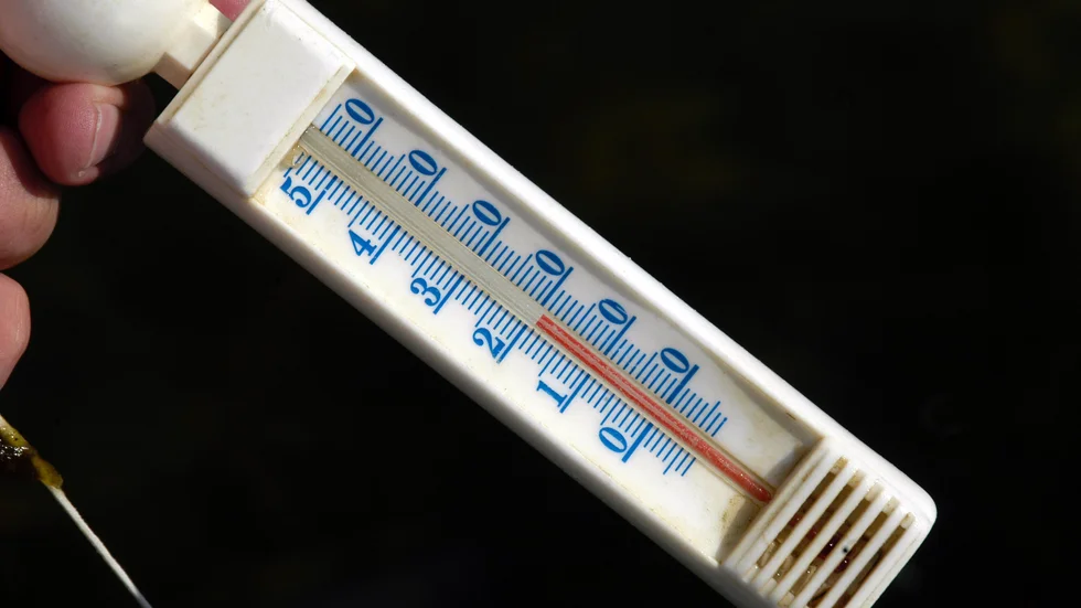 Restaurangen saknade termometer för att kontrollera kylning av livsmedel. 