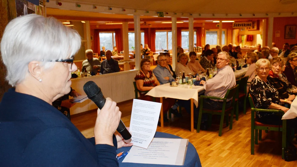 Marize Viderström redovisade PRO-föreningens aktiviteter de senaste fem åren för de drygt 150 närvarande medlemmarna och gästerna.