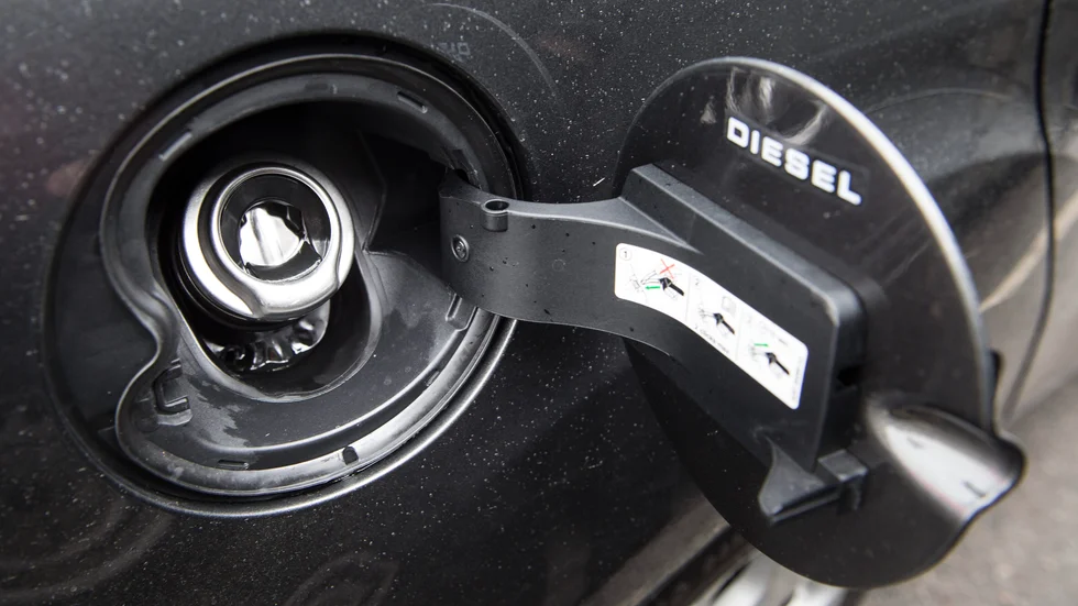Chauffören ska ha blivit av med 200 liter diesel.