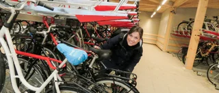 Platser gapar tomma i uppskattat cykelgarage