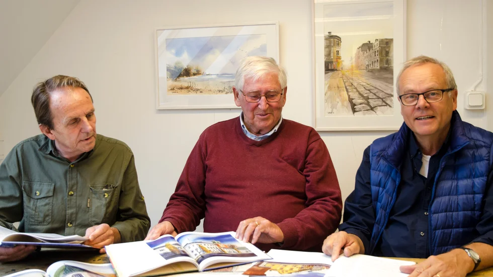 Från vänster: Torbjörn Andersson, Göran Hedin och Håkan Groop. Här med den nya boken "Nyköping under 300 år" som presenteras under Litterart Gästabud.