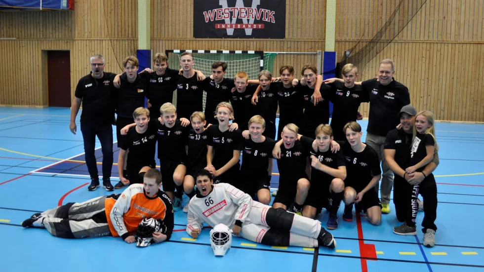 WIBK:s lag som gick vidare i pojk-SM. Stående från väsnter:: Magnus Svahn, Robin Kristiansson, Ossian Thorsson, Noah Karlsson, Ludvig Elisson, Gabriel Polgar, Liam Molin, Viktor Schmidt, Axel Halldén, Joakim Klintorph och Magnus Larsson. Sittande från vänster: Simon Johansson, Elias Swärd, Elias Andersson, August Johansson, Adrian Eklöv, Wille Hansson, Joakim Jönsson, Oscar Nilsson, Marcus Johansson och Haylie Liggande: Elliot Thellman och Simon Vik.
