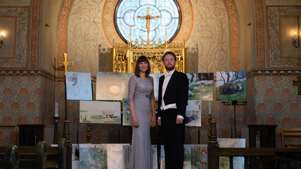 Mezzosopran Josefine Andersson och konsertpianist Daniel Beskow gästar Gränsö slott med "Sagolikt". 