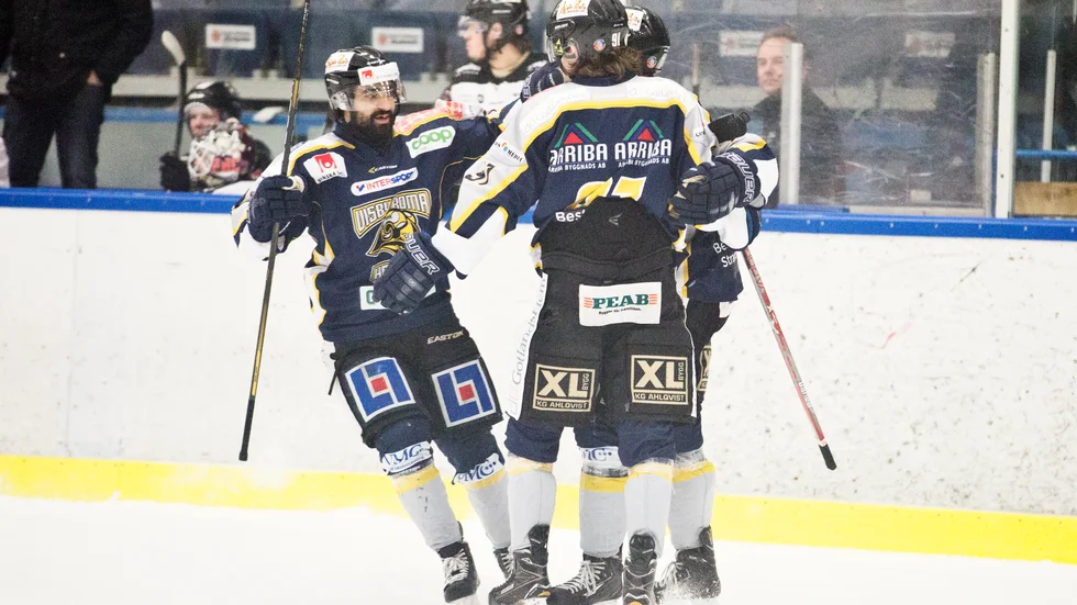 Adam Rachidi tvingades utgå skadad i onsdags. Nu värvar Visby Roma en ny back.