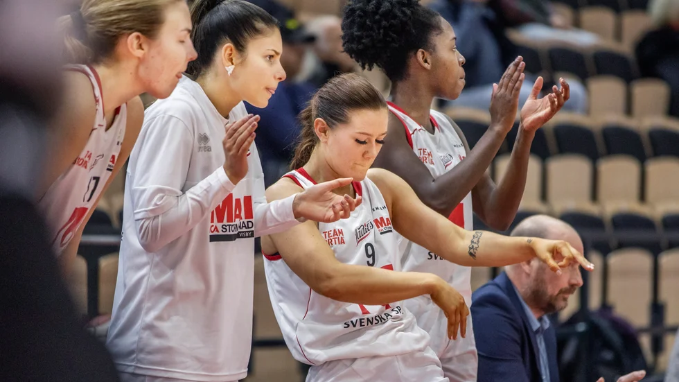 Alexa Middleton (nummer 9) och kompani i Visby Ladies får jaga vidare efter säsongens första seger.