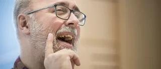 En berättare av rang med teckenspråk
