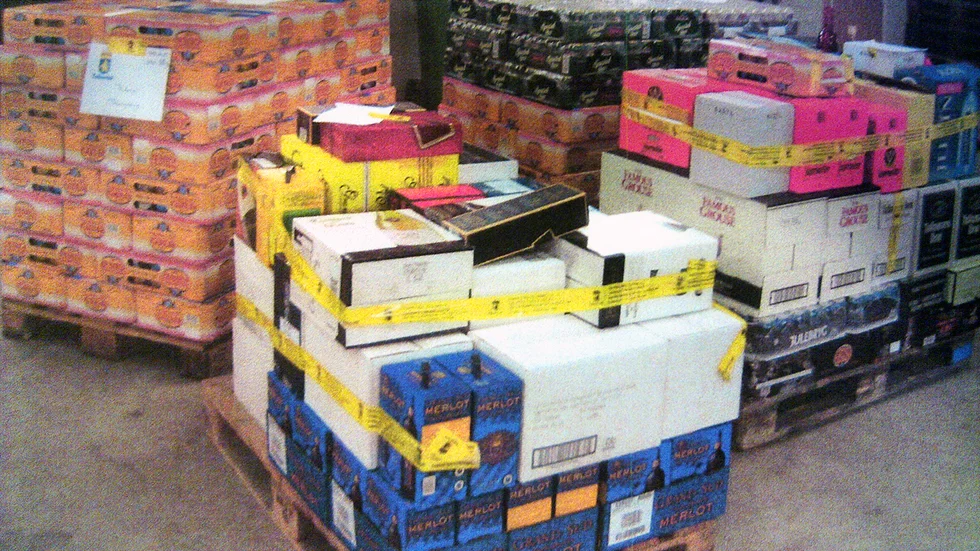 I mannens bil hittade tullen stora mängder alkohol. Nu frias han från smuggling då rätten menar att det inte är orimligt att varorna var för eget bruk.   