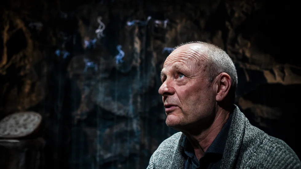 Gustav Levin under repetitionerna av "Trumbäraren" på Uppsala stadsteater 2019.