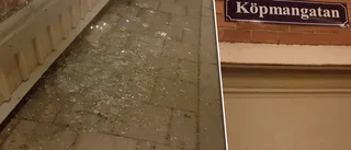 Illdåd i Gamla staden – skyltfönster krossat