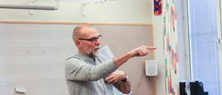 Han ger snabbkurs i att bygga upp spänning
