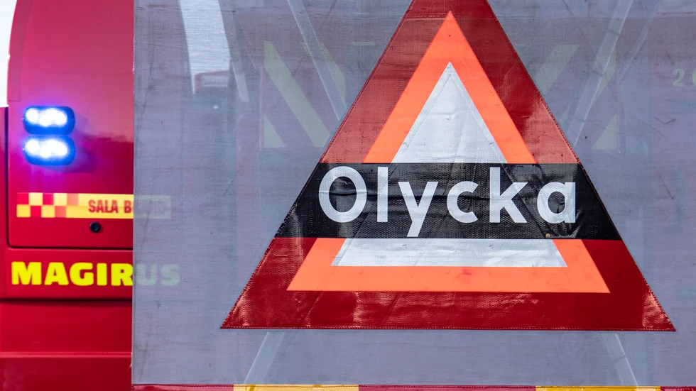 Olyckan inträffade mellan Ullundatunneln och Frösvitunneln på E18, väster om Enköping.