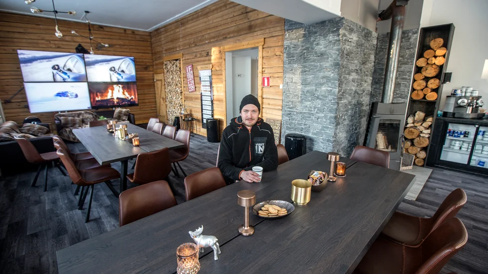 Byastugan i Pjesker är förmodligen en av de lyxigare i Sverige. Visit in Pjesker har renoverat upp den, något som byborna kan glädjas åt större delen av året.
