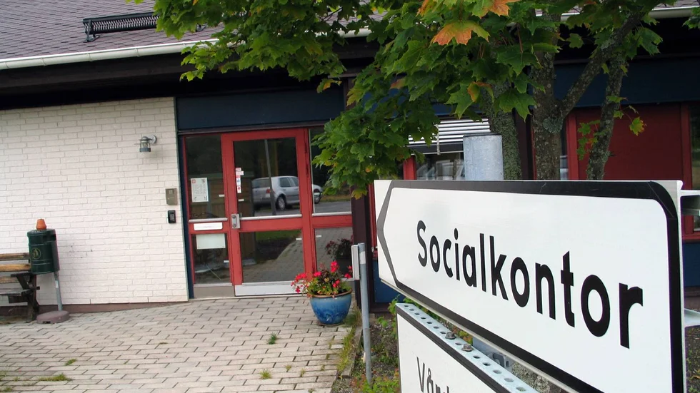 Det är  ingen smart politik att tvinga fler att söka försörjningsstöd för att klara tillvaron.
