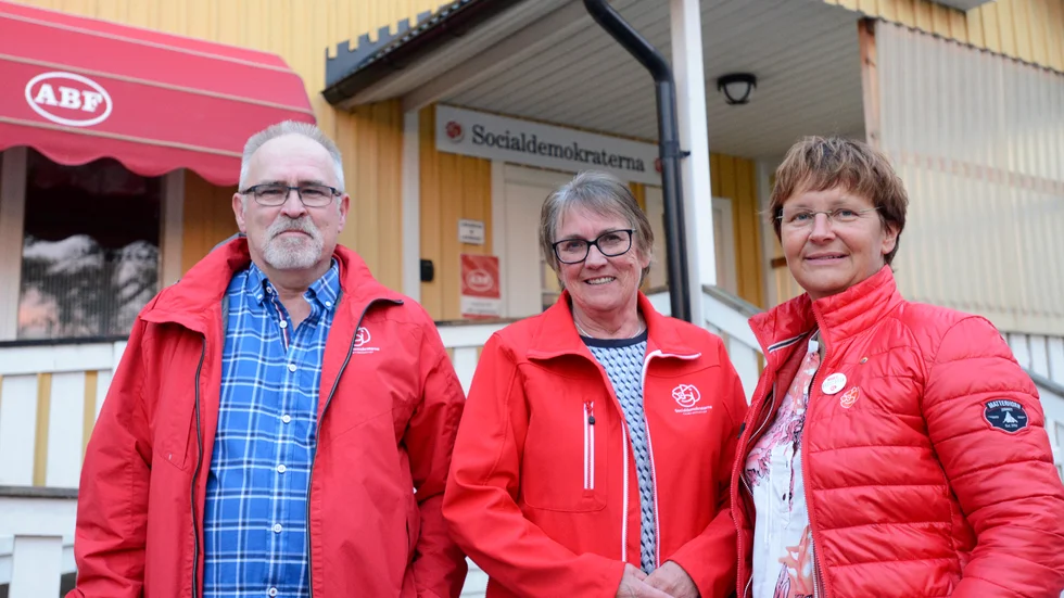 Socialdemokraternas ordförande Mats Abrahamsson, tillsammans med kommunalrådet Britta Flinkfeldt och partikollegan Christina Wallström. (Arkivbild)