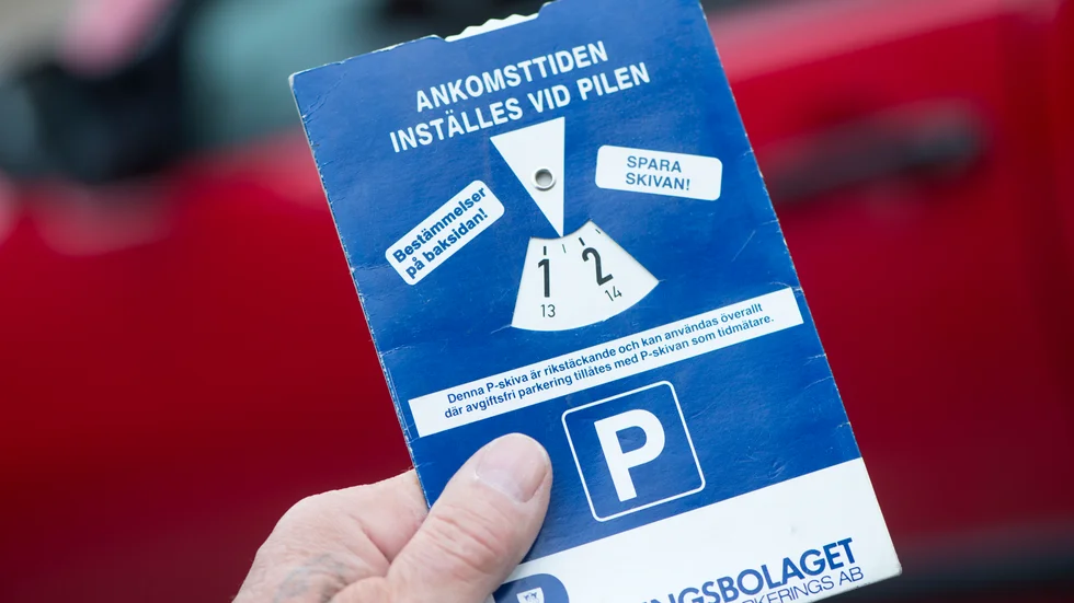 Insändarskribenten tycker att  det är fel att få parkeringsbot när man glömt  p-skivan en kort stund