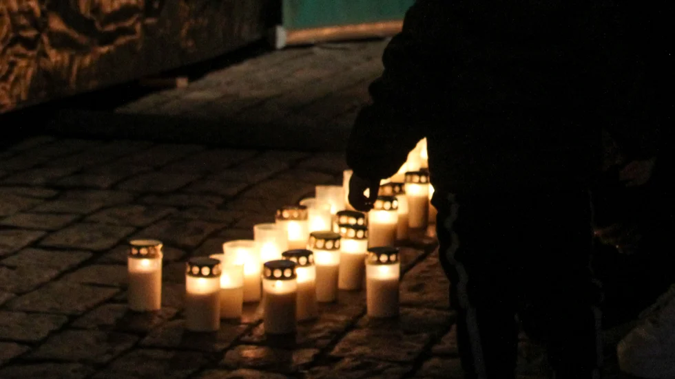 Ljusmanifestationen ställs in i år. I stället vill kvinno- och tjejjourerna i Norrbotten med denna debattartikel rikta uppmärksamhet på det faktum att kvinnor fortsätter att dödas till följd av mäns våld.