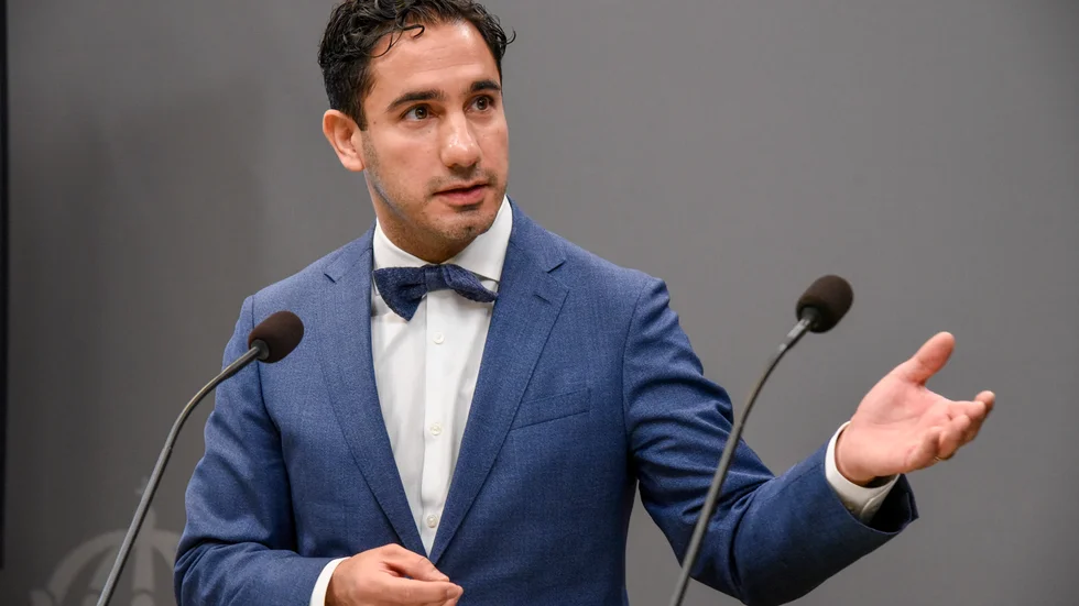 Ardalan Shekarabi (S) måste hindra kommuner från att ta ut orimlig hyra, skriver Ulla Adolfsson, ordförande för Autism- och Aspergerförbundet.