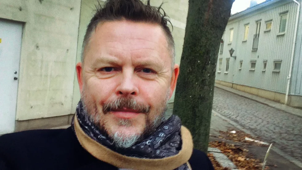 Peter Trygg, regionchef på Fonus Öst har beslutat höja säkerhetsnivån för sin personal. Avlidna som dött av coronoviruset ska bland annat läggas i bodybags.