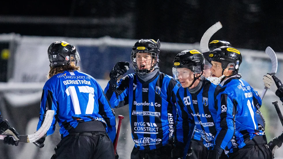Victor Lundberg (med galler) har ännu inte bestämt sig om han ska fortsätta i Sirius eller byta klubb.