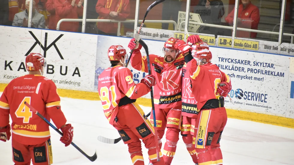 Här har precis Viktor Crus Rydberg gjort 2-0 för Kalmar