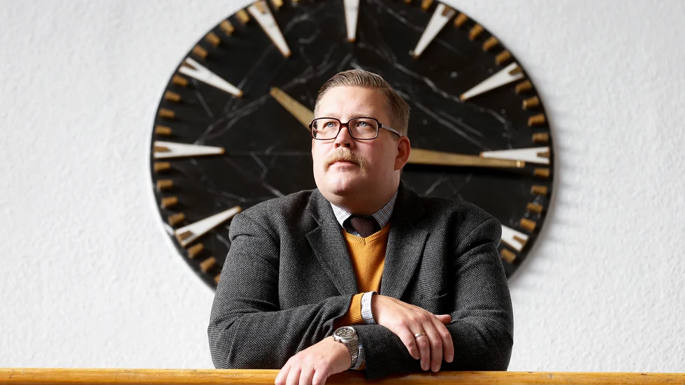 Statsvetaren Simon Matti tror att affären med Mikael Lekfalks mentoravtal riskerar att spilla över på politiska ledningen. "Det här ser fantastiskt illa ut", säger Matti.