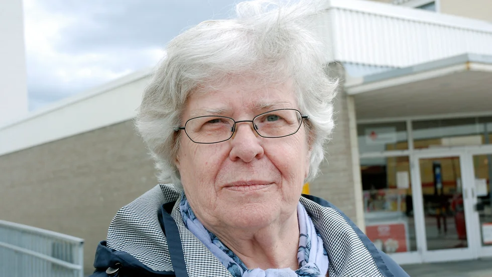 Siv Nilsson har en bakgrund som sjuksköterska inom äldrevården. Sedan hon gick i pesnion har hon fortsatt sitt arbete för att förbättra för de gamla och sjuk. 