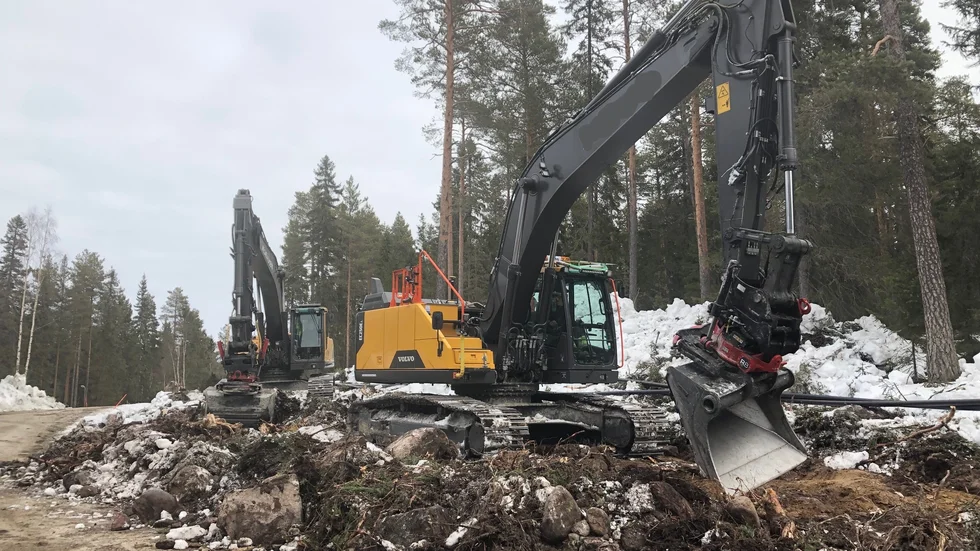 Arbetet med nya vatten- och avloppsledningar på Renön och Nötön är klart och snart kommer bredband via fiber. 