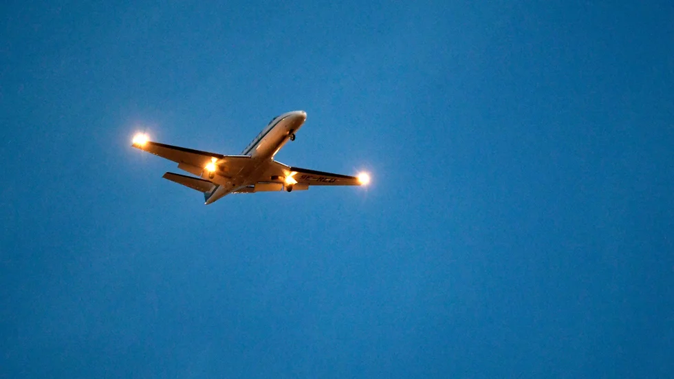 Två flygplan fick under söndagskvällen landa på andra flygplatser. 