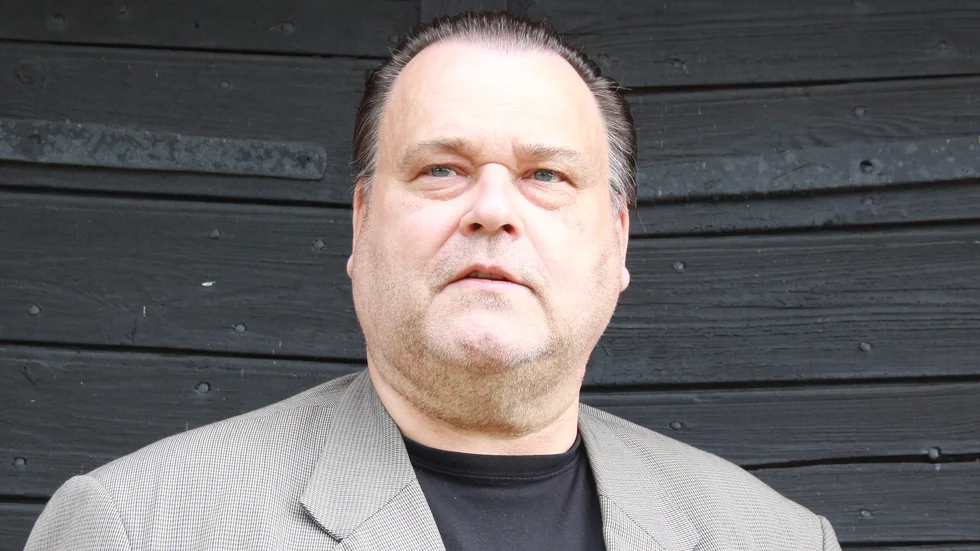 Gunnar Larsson, sverigedemokratisk politiker i Knivsta, har skickat flera mejl med nazistiskt och rasistiskt innehåll till partikamrater.