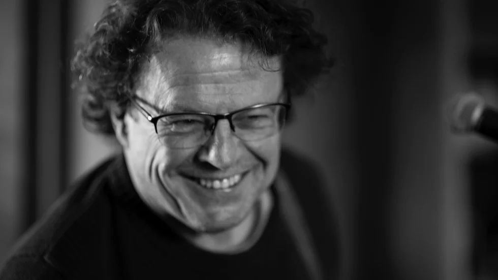 Janne Bertholdsson ger under senvinter och vår i digitala kanaler ut det som sammantaget kommer att bli albumet "På riktigt". Lågmälda sånger fyllda av vemod och alltings förgänglighet.