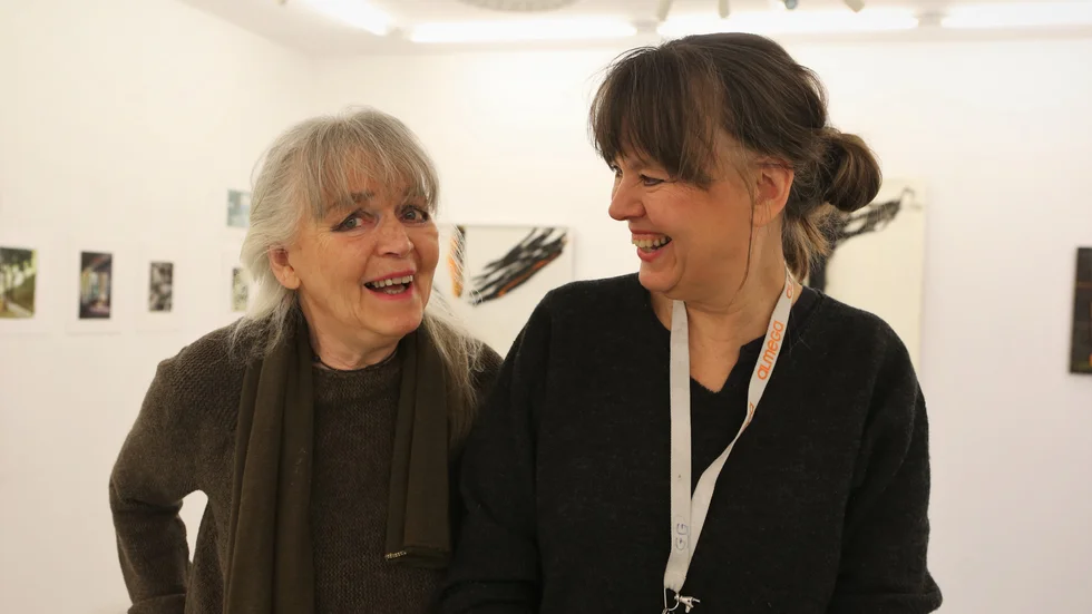 Lofina Evensen och Lotten Thörngren ser med glädje fram emot vernissagen. 