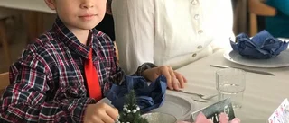Uppklädda elever bjöds på Nobellunch 