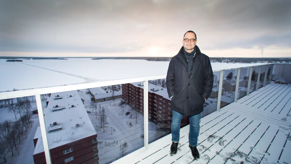 Utsikten från kvarteret Hägern sträcker sig långt ut i Luleå skärgård. "Det sägs att man med en tubkikare kan se ända till Rödkallen", berättar Gunnar Tåhlin, vd i fastighetsbolaget Galären.  