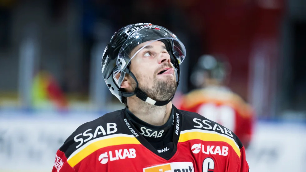 Niklas Olausson rehabtränar under uppehållet.