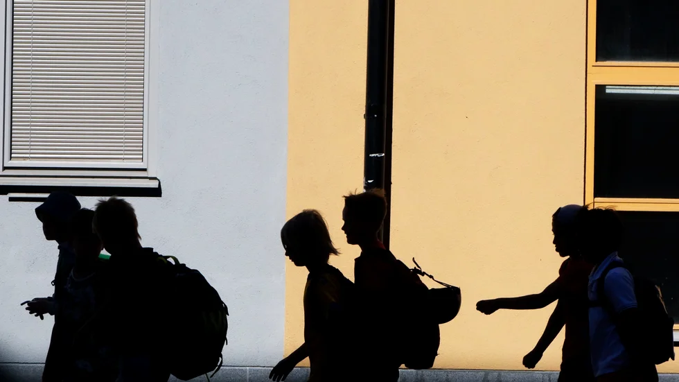 Enligt Anders Pantzar är det väldigt ovanligt att man har skola och fritidshem på olika ställen. "Fritidshemmet ska understödja och vara en del av skolan", säger han.