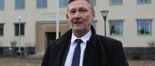 M-kritik: "Fel att anställa för att sälja tjänster"