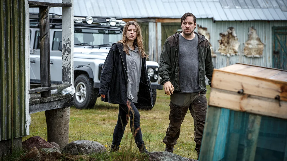 Sascha Zackarias som Rebecka Martinsson och Jakob Öhrman som Krister i tv-serien "Rebeckan martinsson" som visas i CMore, TV4 och TV4 Play.