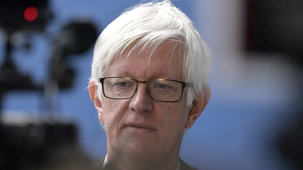 Folkhälsomyndighetens chef Johan Carlson är rädd för att lättnader i restriktioner skickar fel signal.